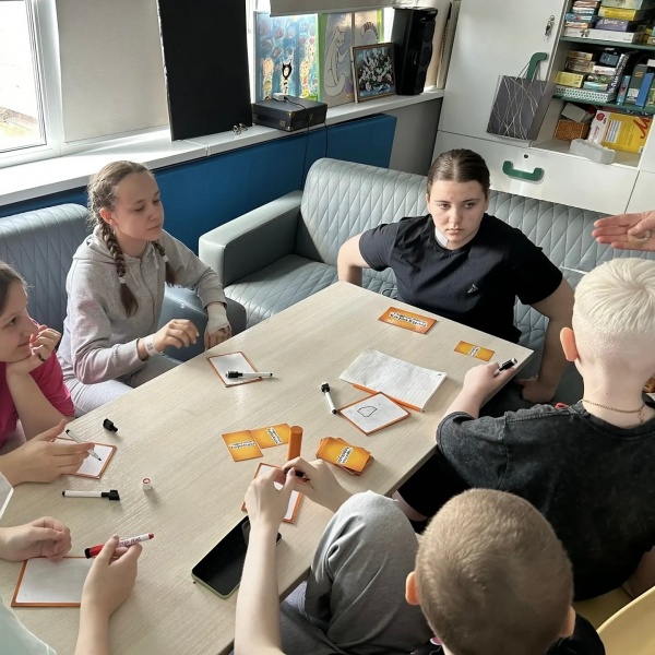 За окном середина апреля, а на улице льёт дождь. Весна явно не торопится.