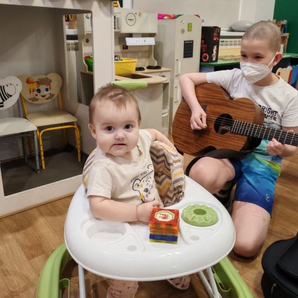 В онкологическом отделении дружба — это сила, которая согревает в любой день и помогает верить в хорошее. 